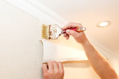 Pose de papier peint à Villiers-en-Désœuvre — revêtements muraux et toiles de verre